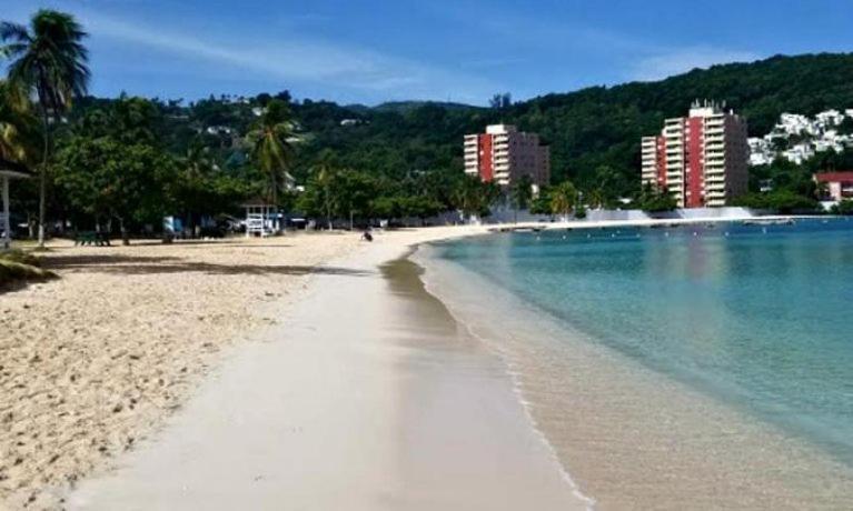 Private 2 Bedroom Beachfront Penthouse Condo Ocho Rios, Jamaica Exterior photo