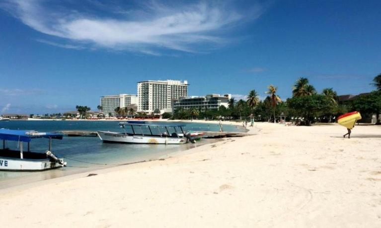 Private 2 Bedroom Beachfront Penthouse Condo Ocho Rios, Jamaica Exterior photo